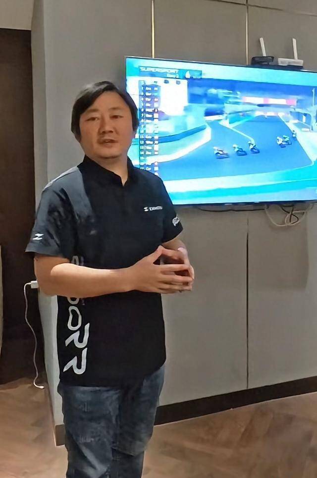 从德比斯退赛看张雪最大的优点：错了就认，认完就改，毫不BB！