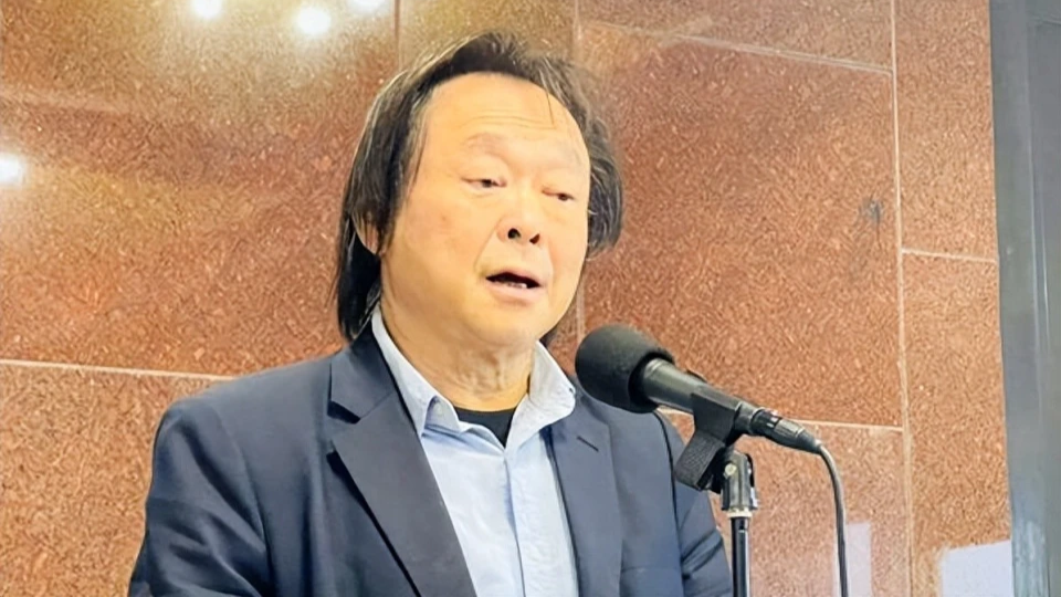 坚持夸赞蒋万安无过错，王世坚：跟从周玉蔻的人是台湾悲哀