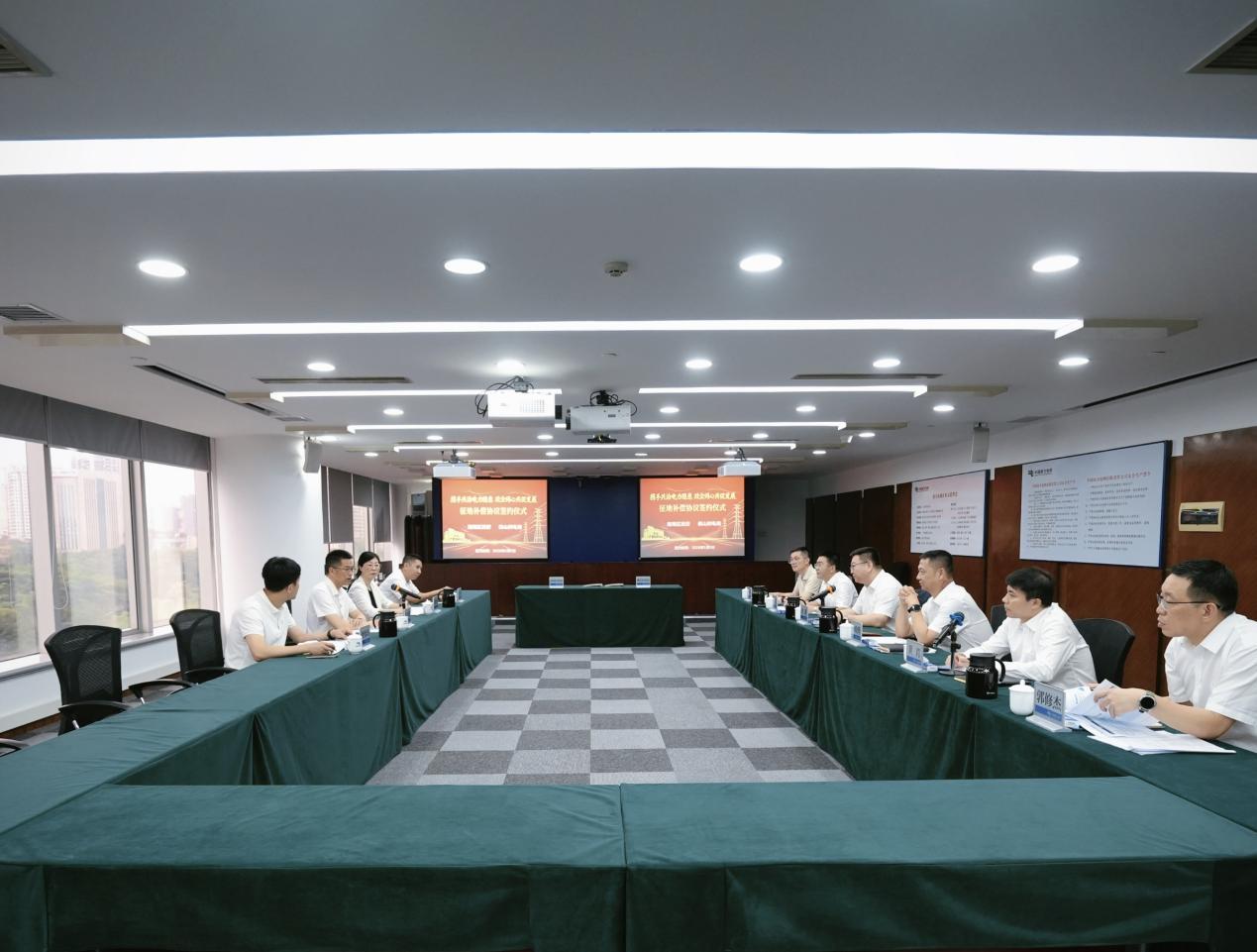 图为：专题座谈现场