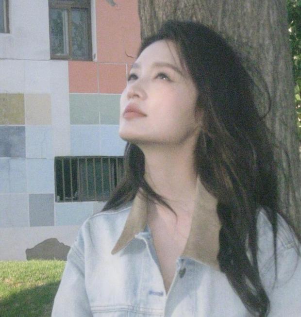 李沁松弛感拉满。