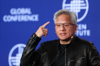 黄仁勋对中国芯片说怪话 解决问题我们唯有自强