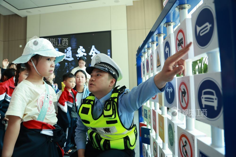 江西共青城：警营来了一群“小可爱”（图）