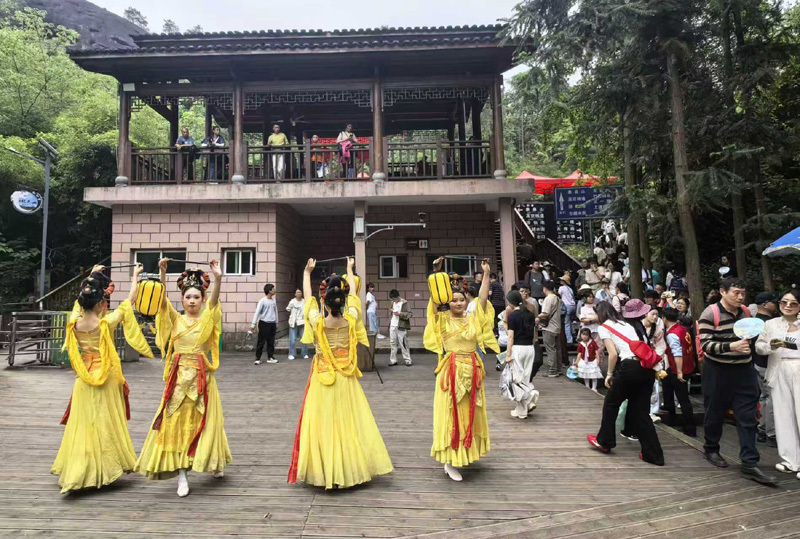 “五一”假期龙虎山景区以IP创新激活夜游经济