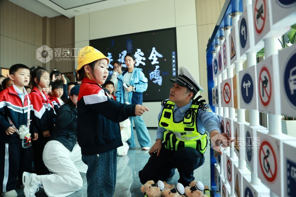 江西共青城：警营来了一群“小可爱”（图）
