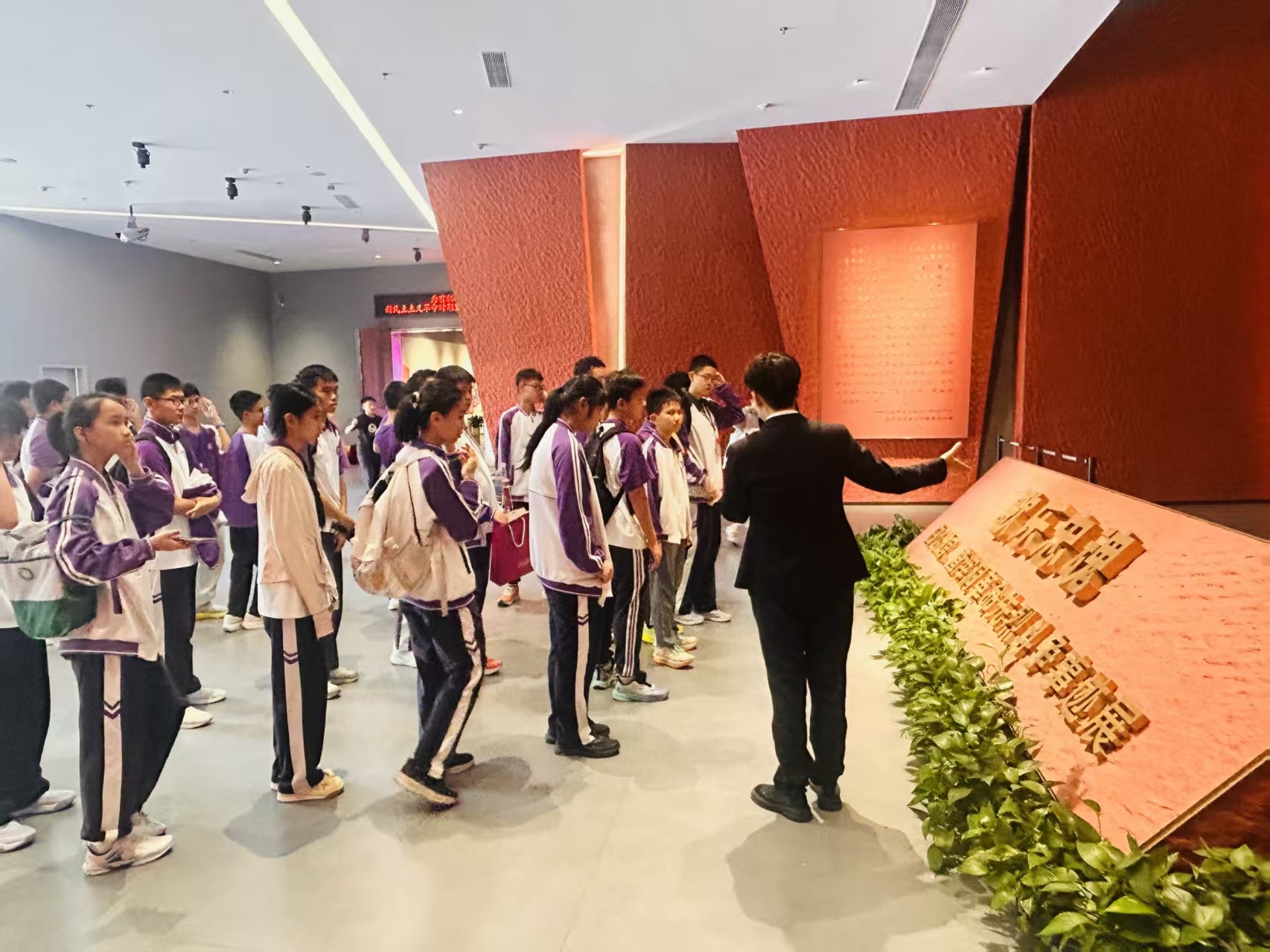 首次春假，山海寻根——三亚市迎宾中学研学团走进重庆
