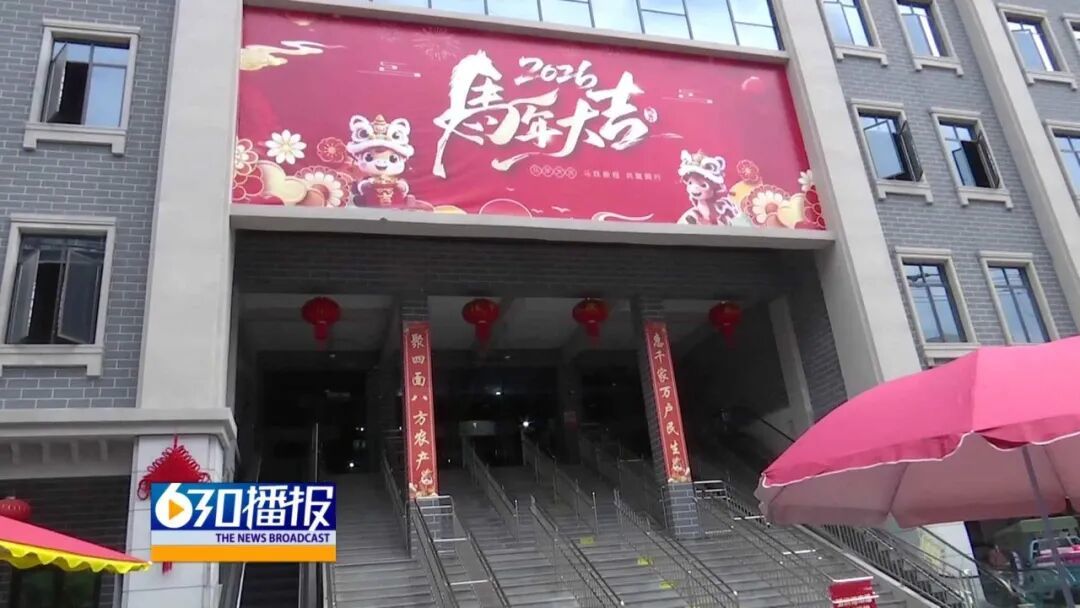 章贡区卫府里农贸市场改造后“内冷外热” 市民：不实惠 好闷