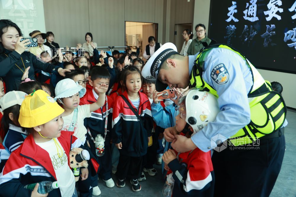 江西共青城：警营来了一群“小可爱”（图）