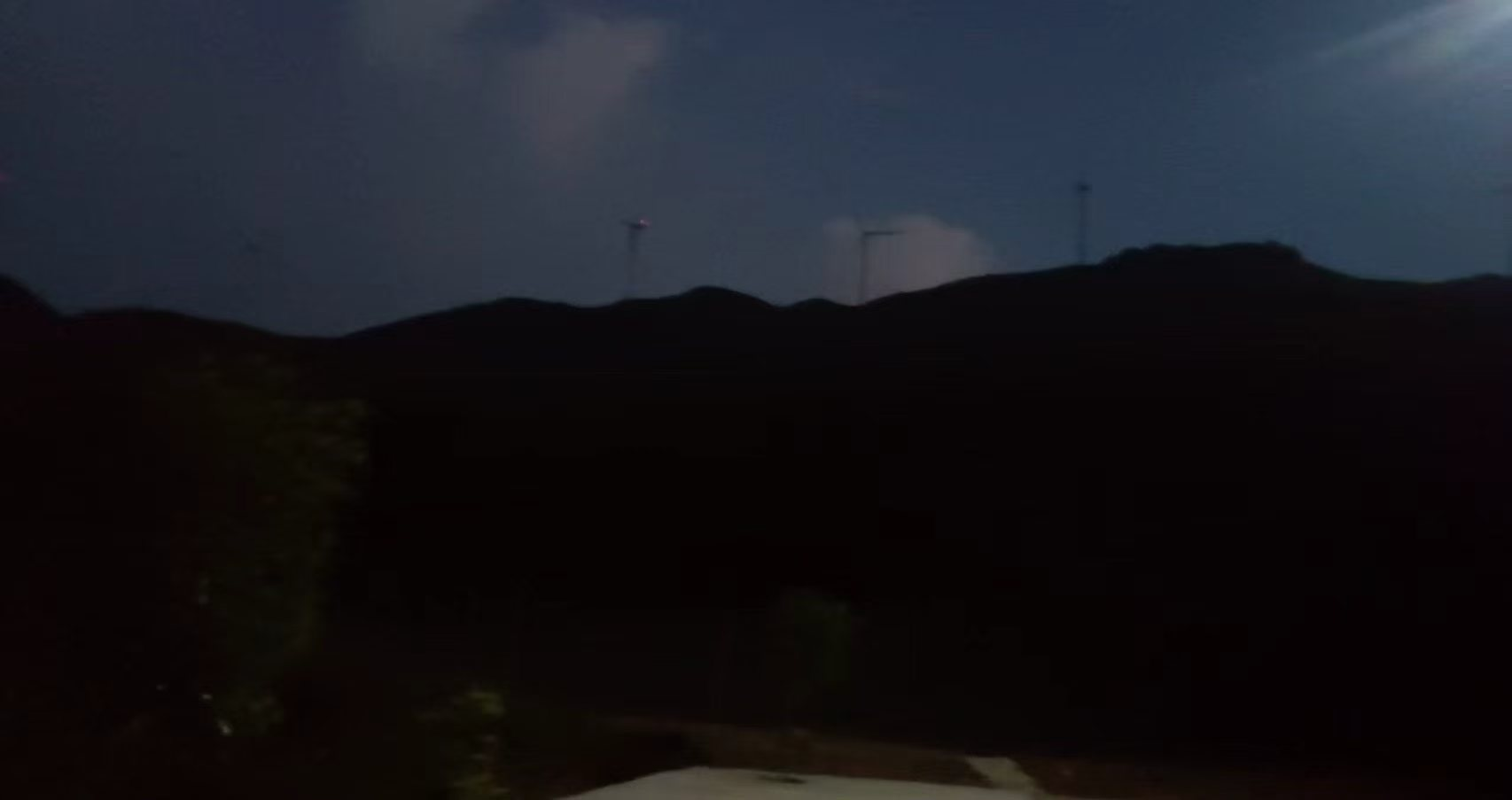 曹政伟：星夜的灯光
