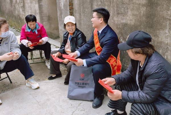 工行徐州铜山支行：“支付无忧 苏重晚晴” 适老金融服务温暖城乡