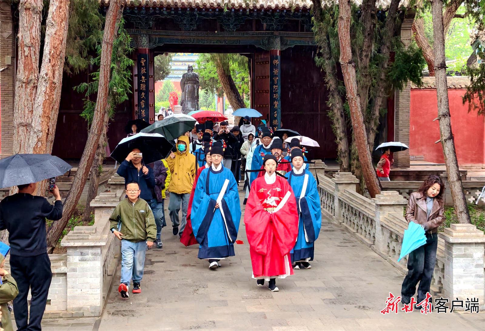武威文庙“状元巡游”活动现场