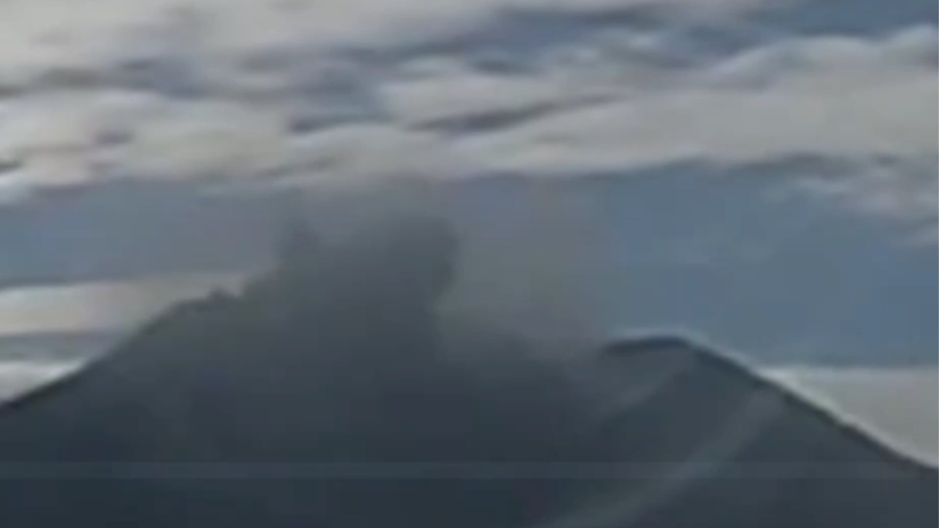 “火山灰跟下雪似的”，日本樱岛发生火山喷发，浓烟高达3500米，今年第九次喷发了