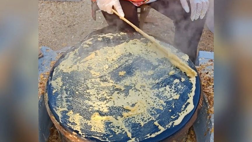 山东大姐摊煎饼，以为是青铜没想到竟然是王者，看一遍笑一遍