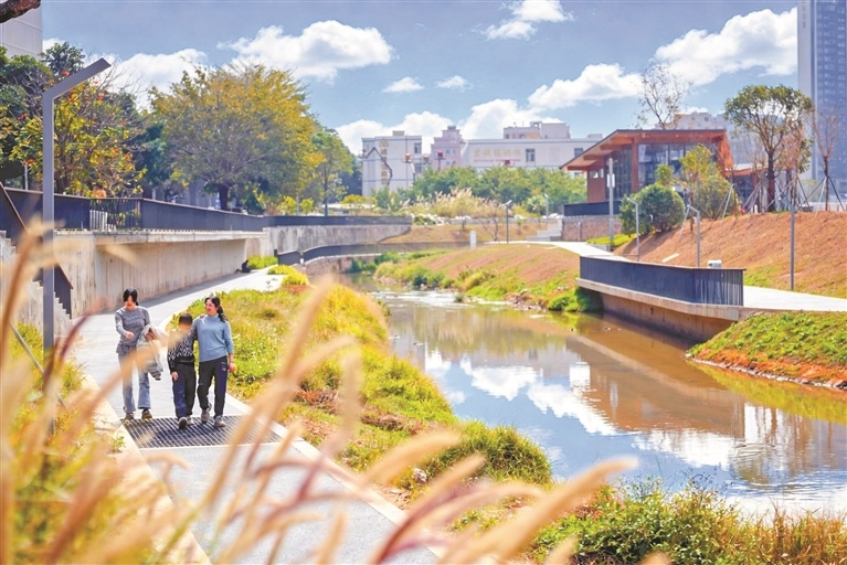 图 3 繁华都市中“遇见君子，重现桃源”的君子布河碧道