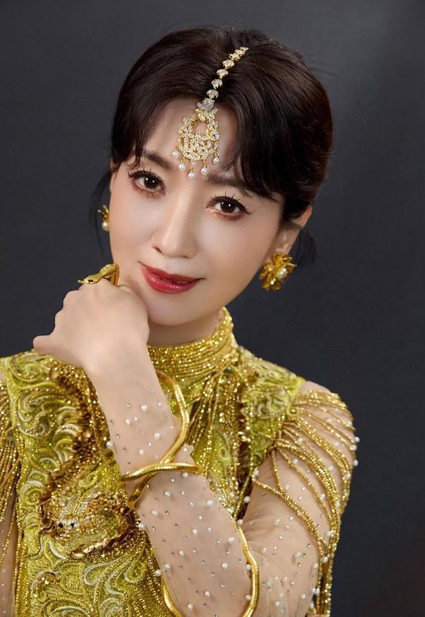 赵雅芝五官精致，美貌养眼。