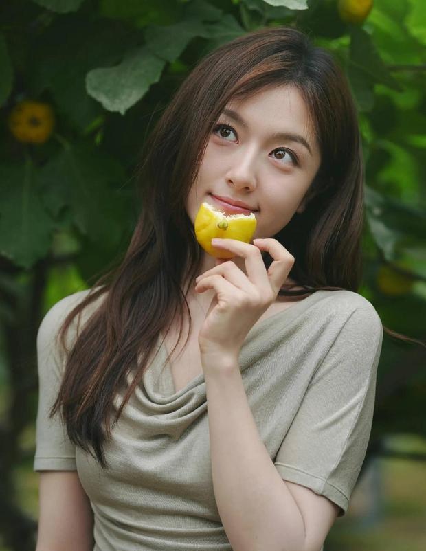 李兰迪清新甜美。