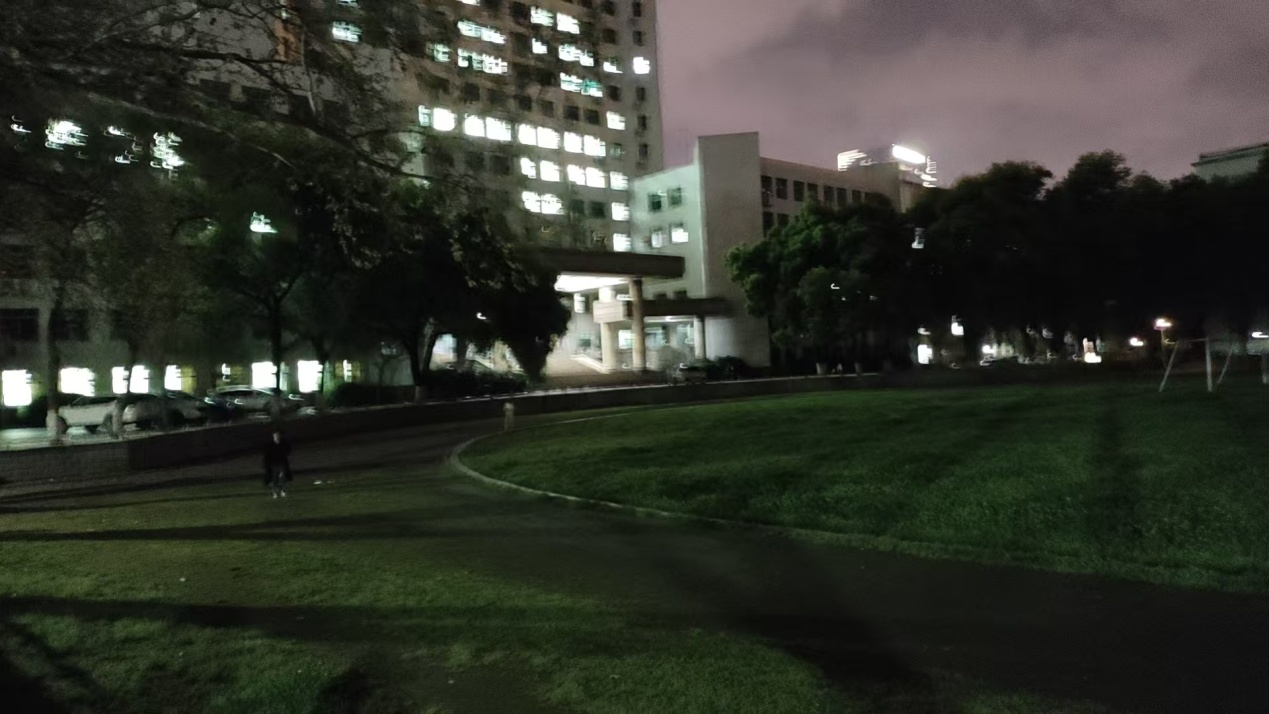 曹政伟：星夜的灯光
