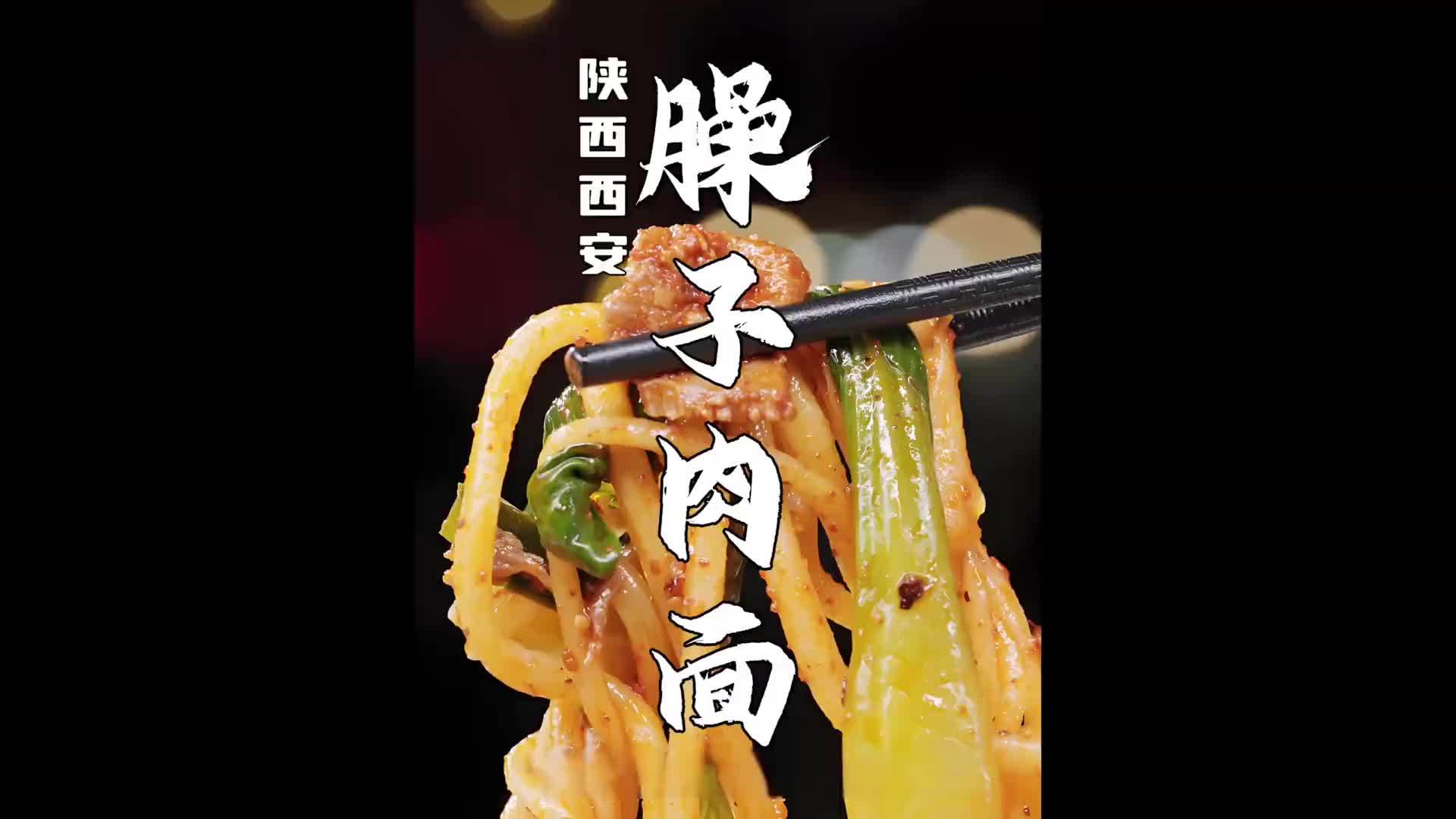 做这道美食的大叔是个“大明星”，但却有着一个别致的“怪癖”