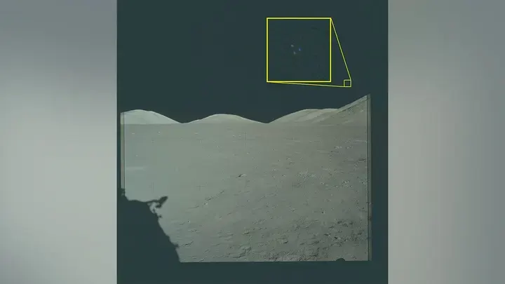 阿波罗17号登月的一张照片，宇航员看到的天空中有三个光点