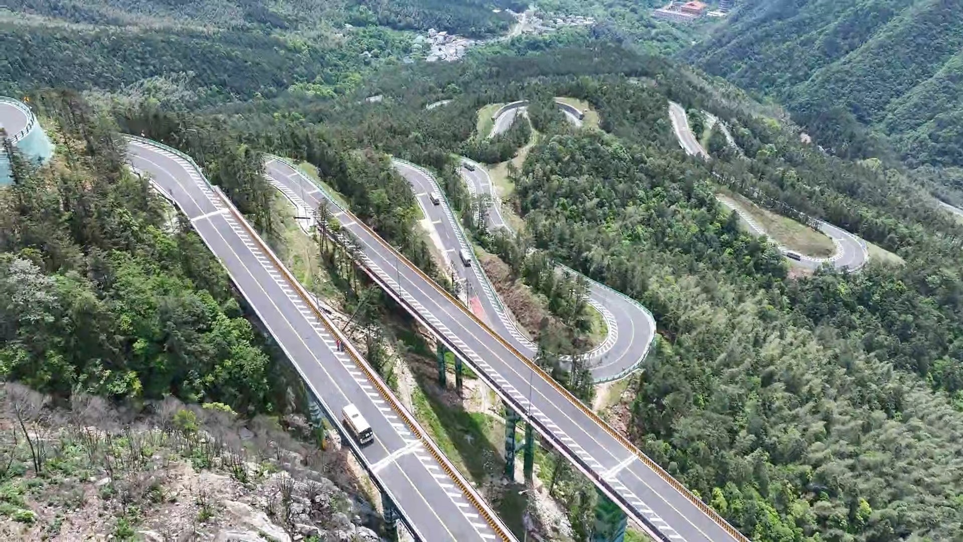 “五一”庐山新玩法：太乙公路穿云漫步 解锁山野慢时光