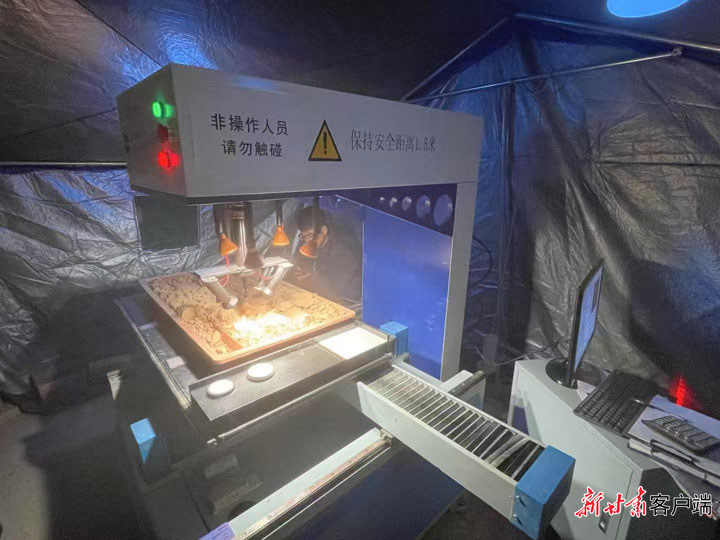 甘肃省地调院自主研发高光谱岩心扫描技术