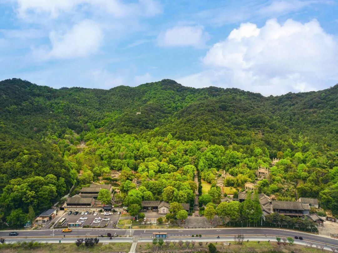 东钱湖。