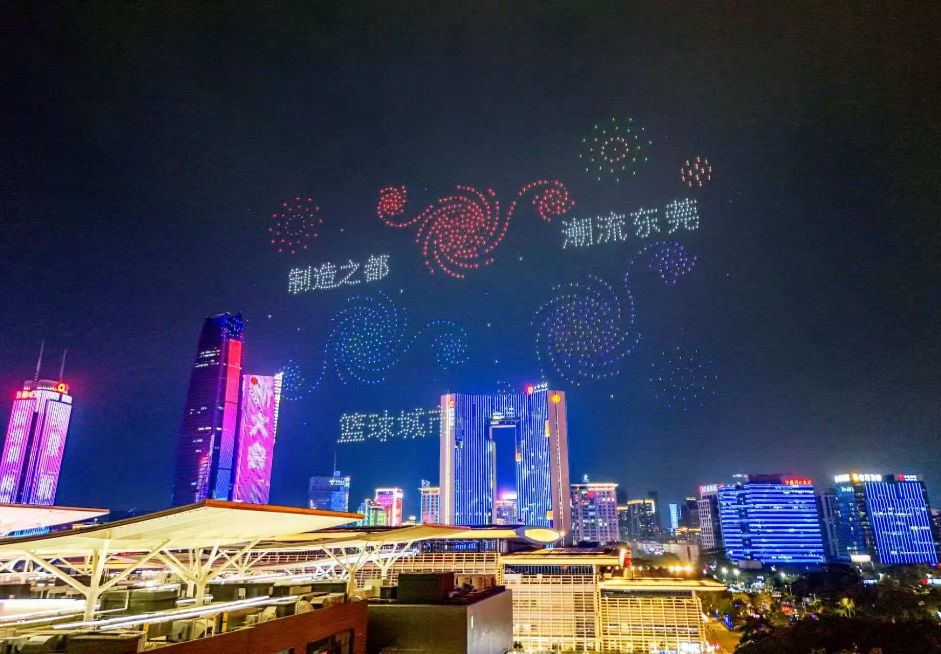 东莞奋力从“世界工厂”迈向“全球智造中心”：集体佩戴莞产AI眼镜，发布全球智造中心建设总体方案