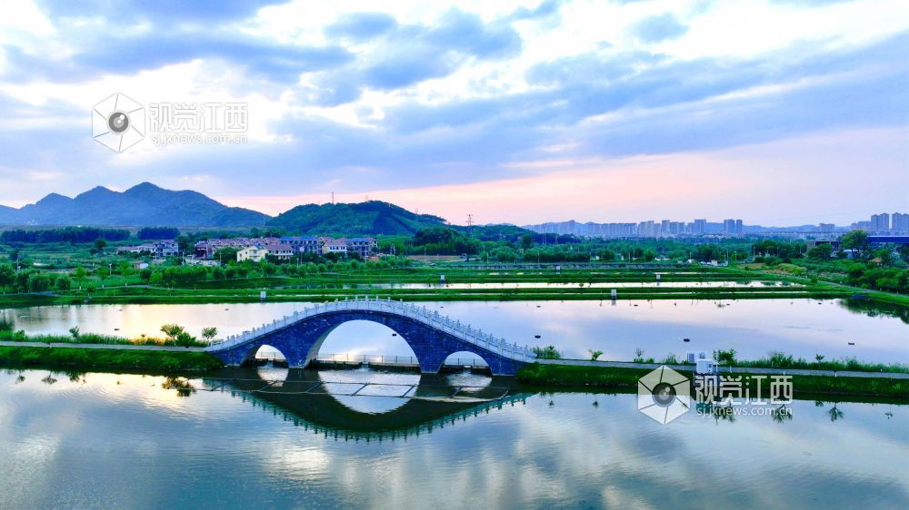 江西分宜：生态湿地日落成景（图）