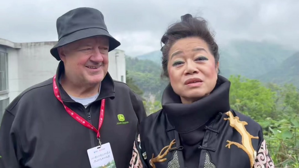 齐聚张家界悦读大会，对话王新夫妇