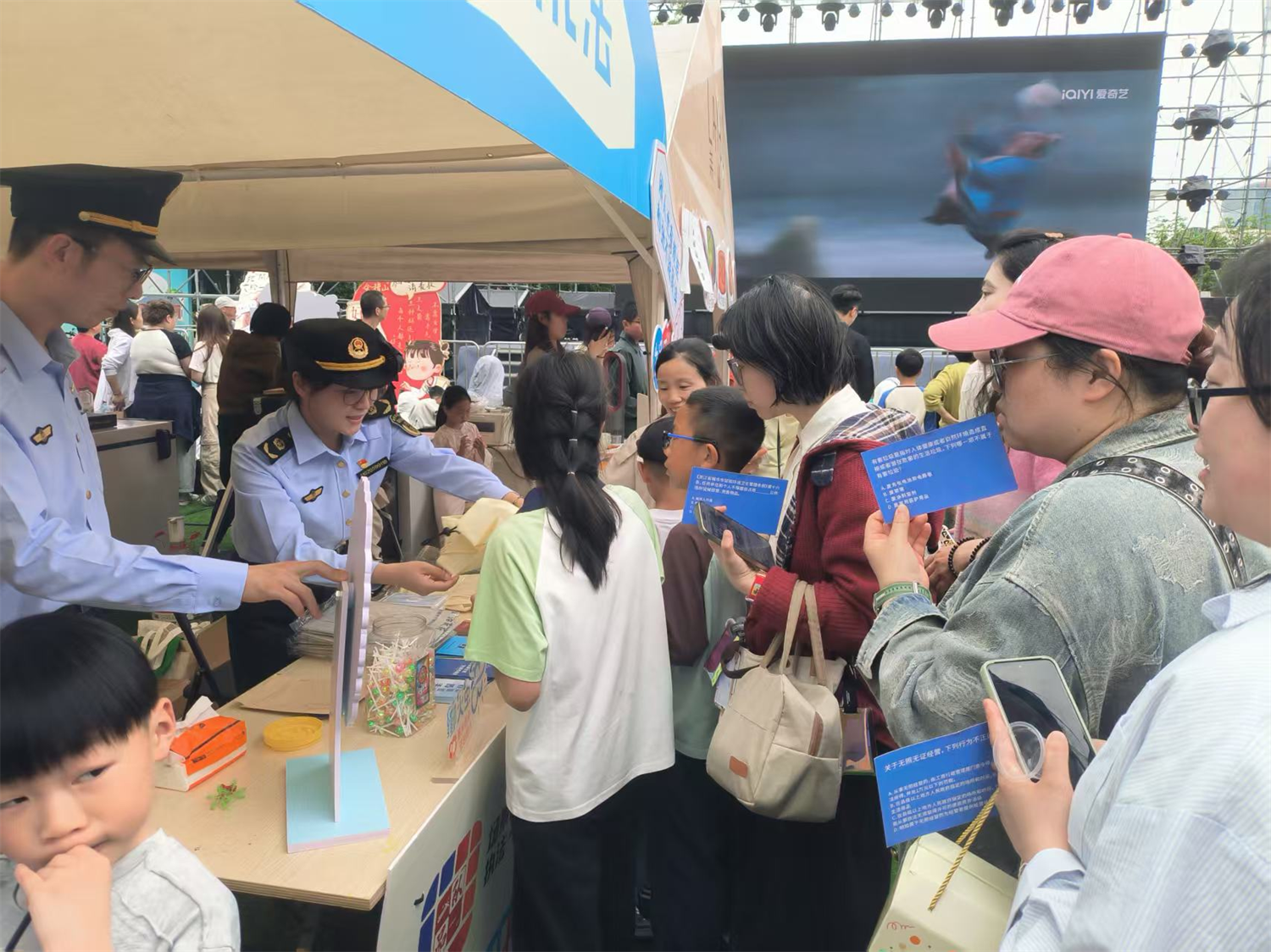 市集里的法治课堂：鄞州打造沉浸式普法新场景