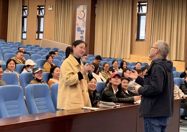 读懂孩子网瘾背后的心声——合肥市家庭教育支持计划专题课程走进合肥42中中铁校区(图4)