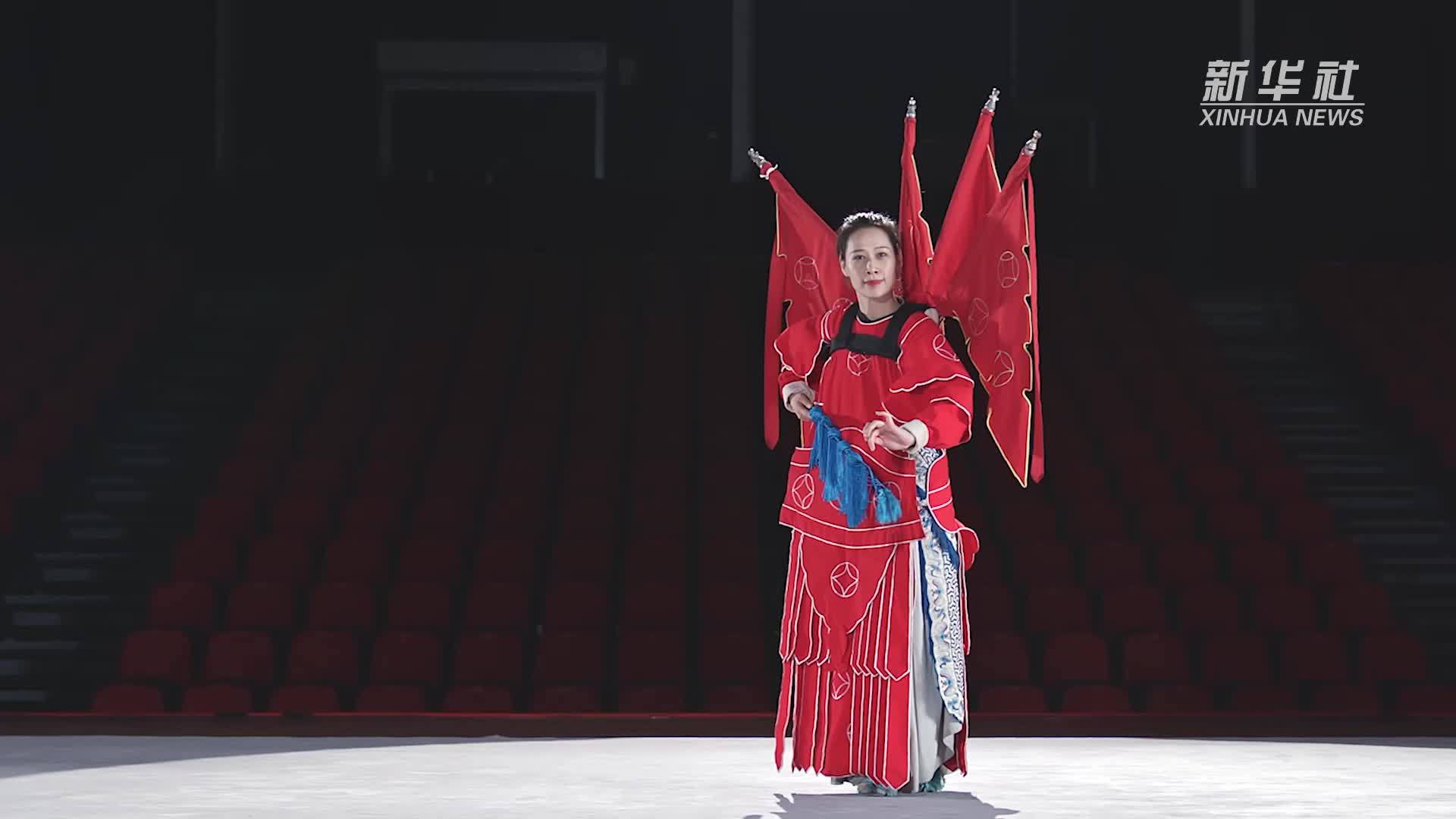 京剧演员教你武旦旋转腾跃技巧