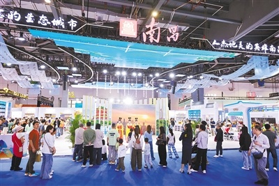 江西文旅博览会南昌馆吸引了众多参观者
