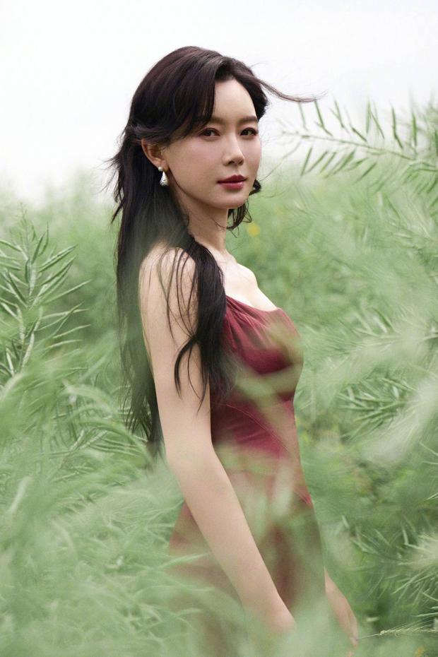陈数皮肤白皙光滑，保养有方。