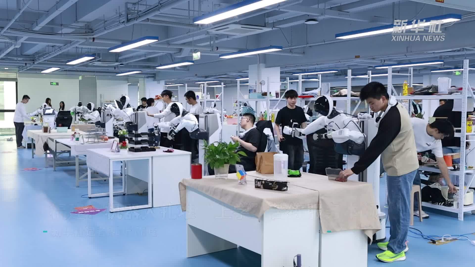 福建：机器人扎堆“上学”苦练服务本领