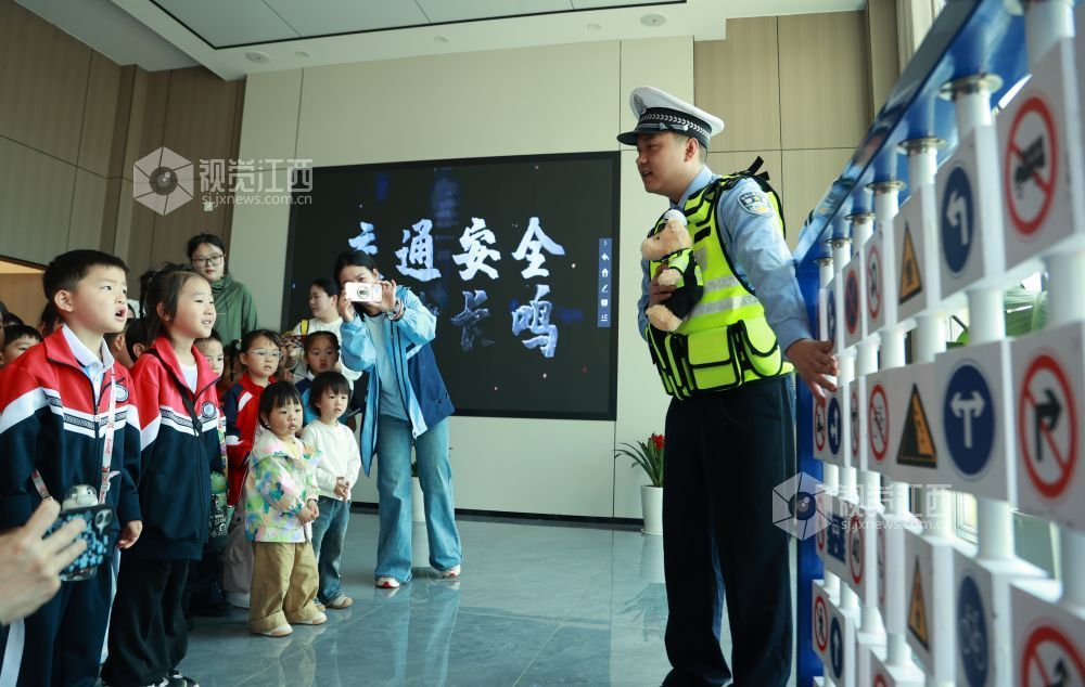江西共青城：警营来了一群“小可爱”（图）