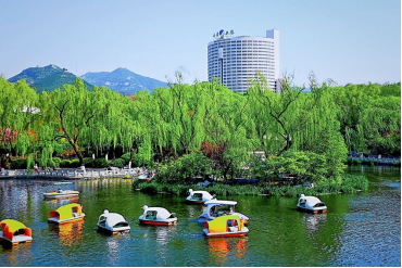 “五一”期间，风景区周边的星级酒店入住率上涨。