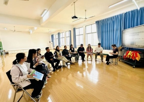 铜陵理工学校成功举办市级跨校融合教研活动——舞蹈公开课《筷乐草原(图4)