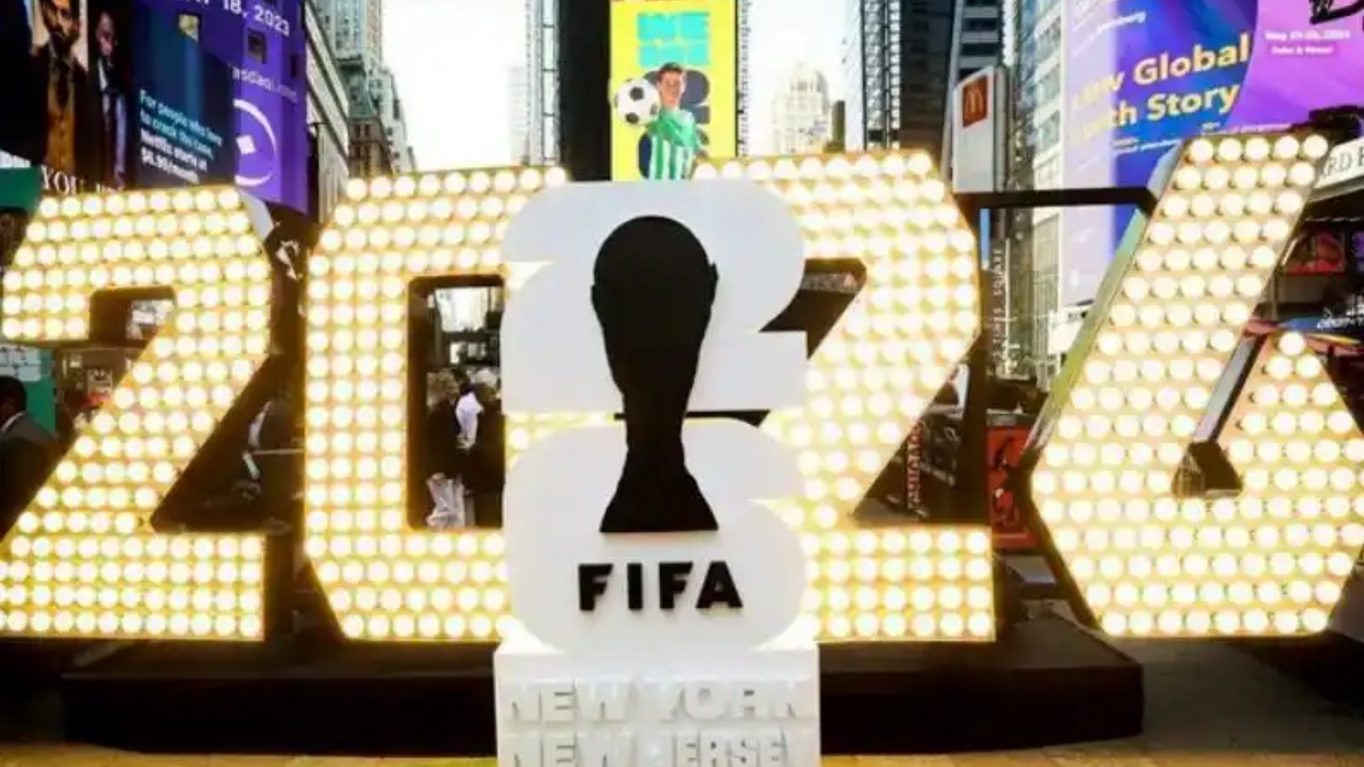 香港2500万美元（约1.7亿元人民币）拿下世界杯转播权，此前FIFA给央视开价21亿元，谈判陷入僵局