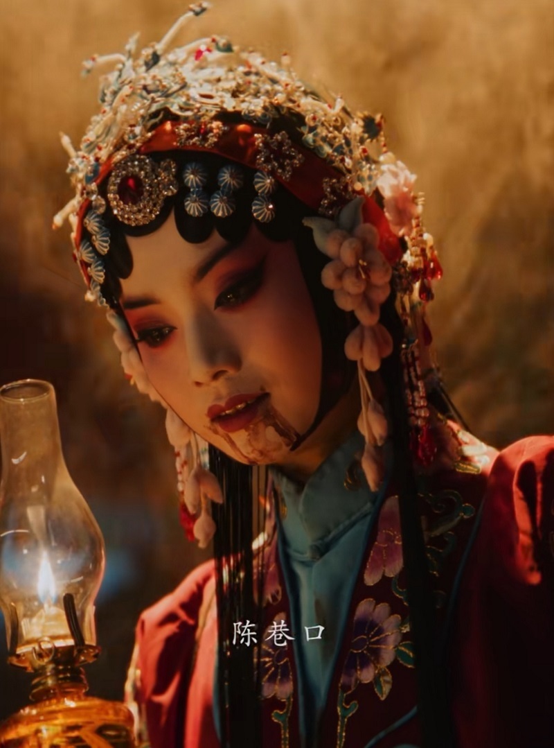图为夏天妹妹饰演陈巷口。