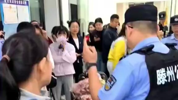 山东滕州一托管学校被指给孩子吃“臭肉烂菜”
