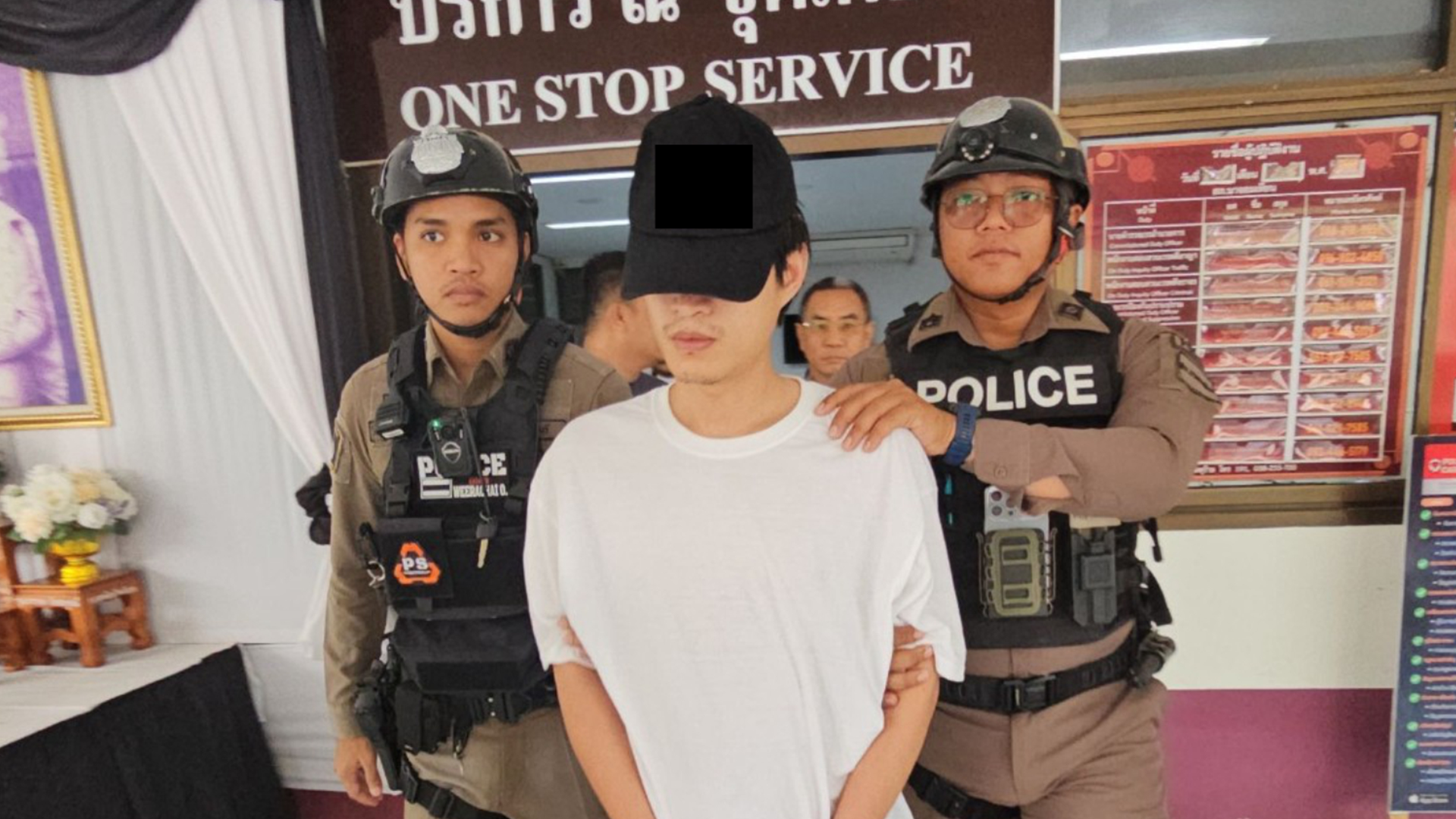 车祸牵出武器案！泰国警方在一中国男子住处搜出多种武器，堪比“军火库”，我使馆回应