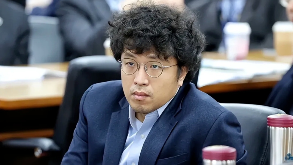 民进党执政十年人才凋零，陈挥文批：堕落到推沈伯洋参选台北市长