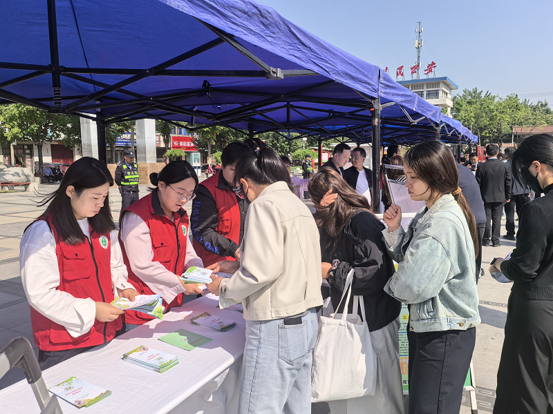 咸阳市生态环境局乾县分局积极参与2026年平安建设集中宣传活动