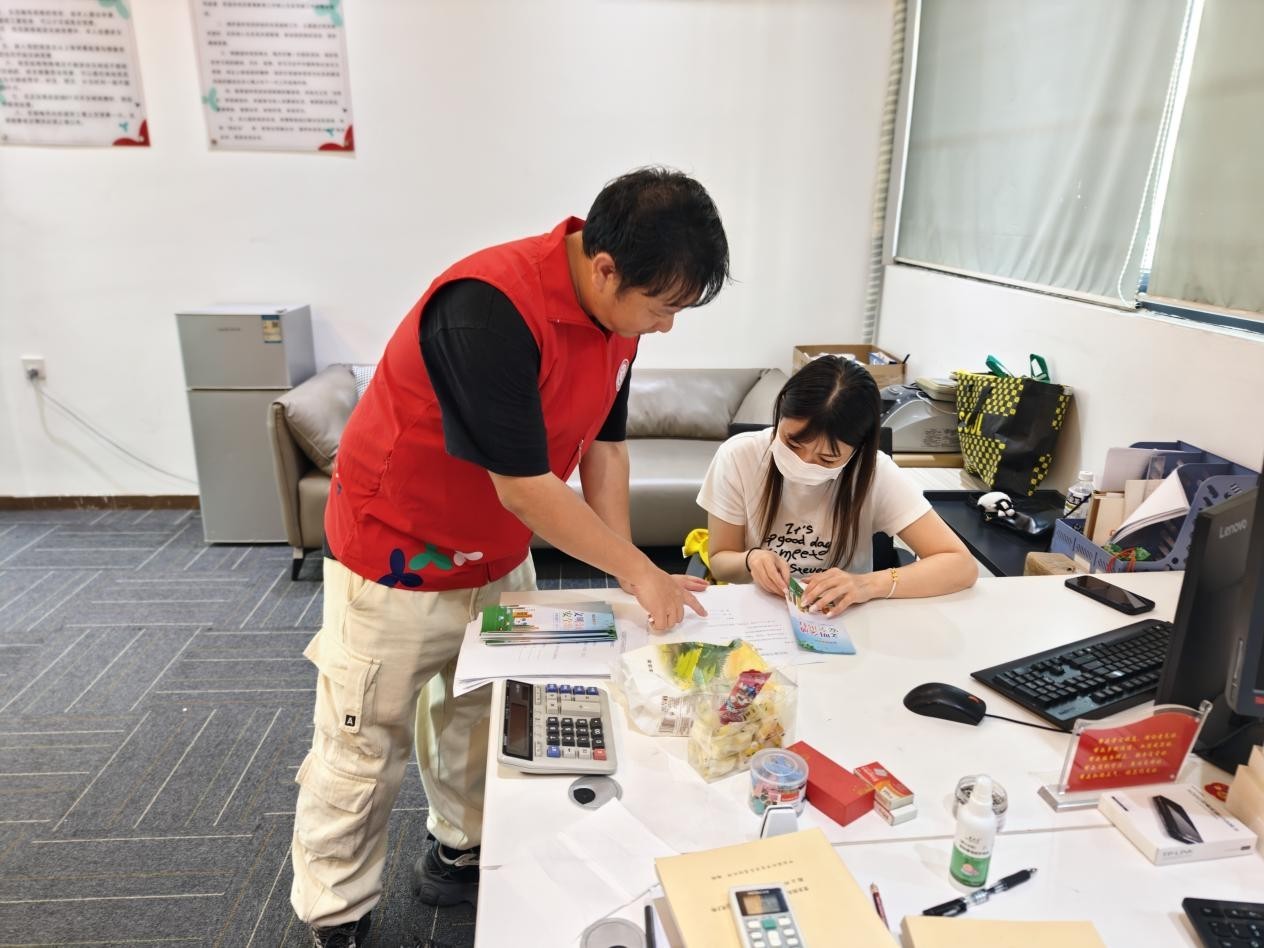 “志愿助力疏交通,安全出行护家园” ——蚝业社区联合多方开展交通安全专治行动