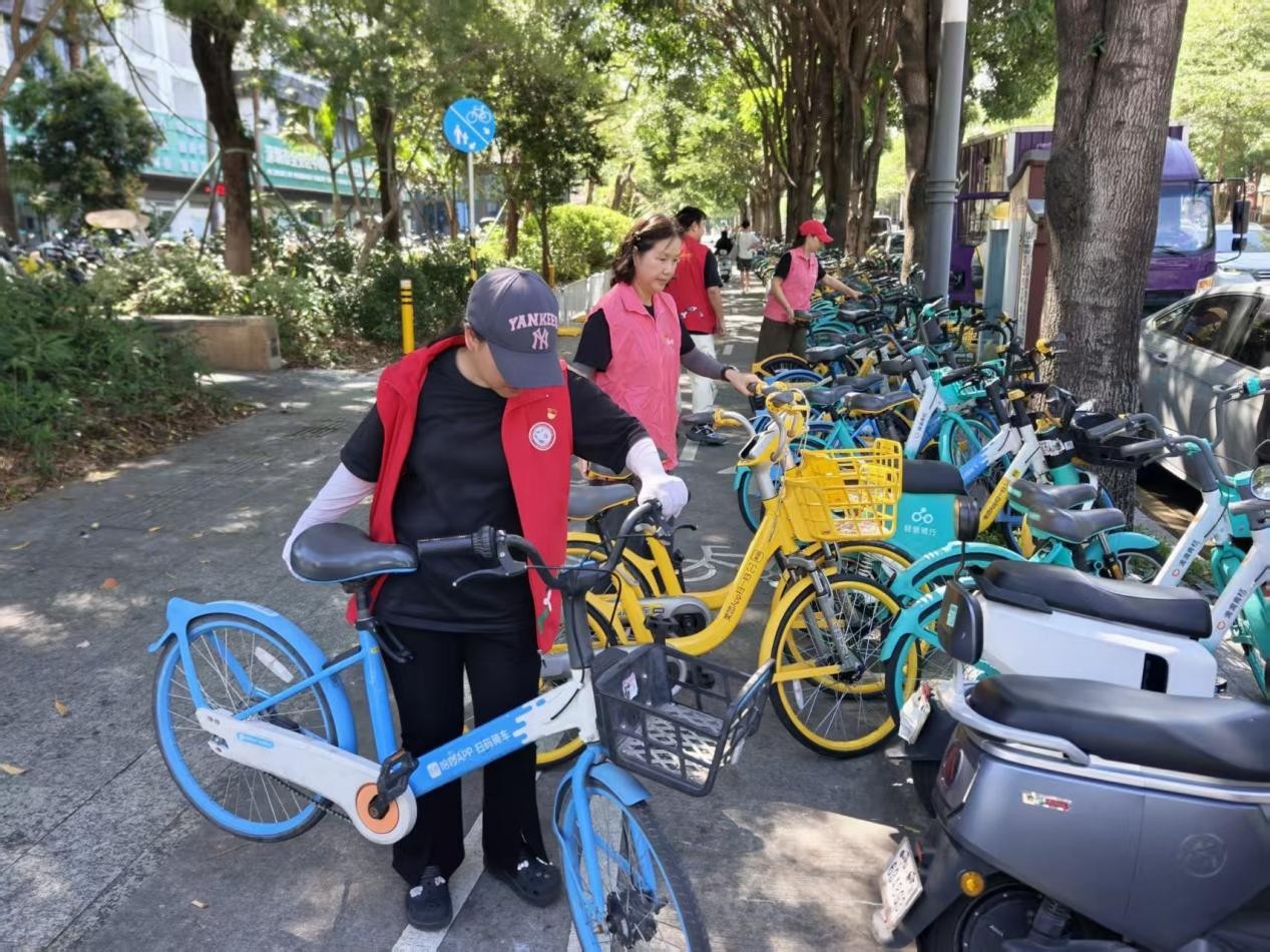 “志愿助力疏交通,安全出行护家园” ——蚝业社区联合多方开展交通安全专治行动