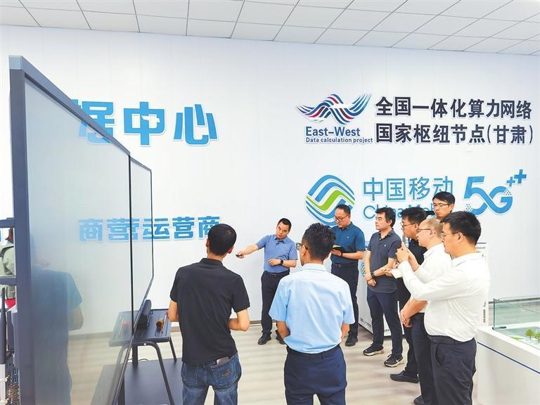 庆阳市、中国移动（甘肃&middot;庆阳）数据中心相关负责人与数字经济企业负责人进行业务探讨。新甘肃&middot;甘肃日报记者　安志鹏