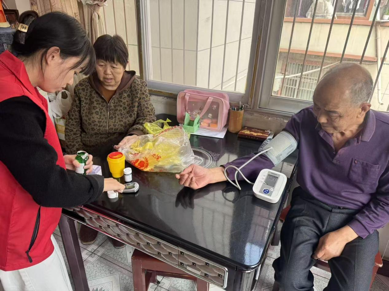 江西彭泽:党建引领强服务 医防融合护健康
