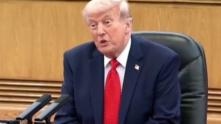 特朗普：美国大公司企业家都想来，但二三把手我不要他们来
