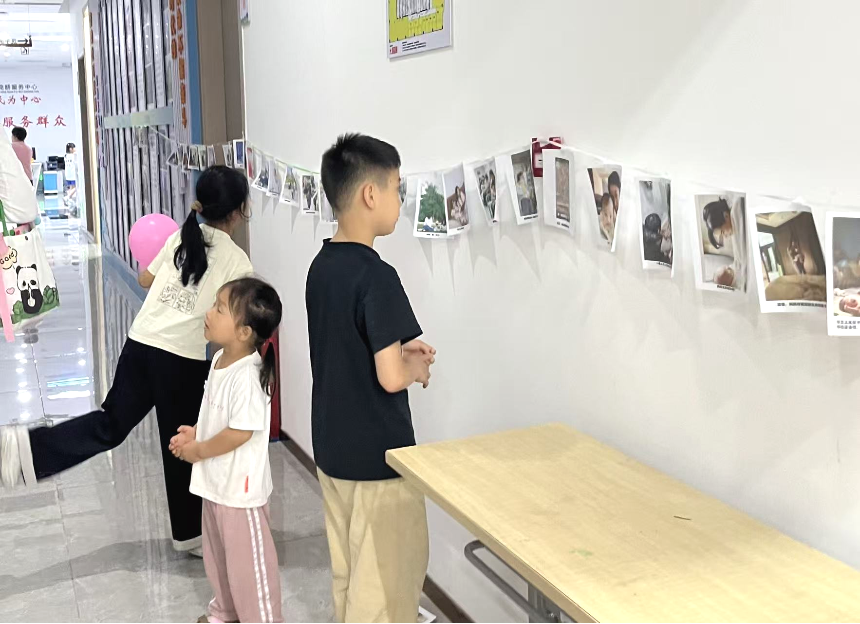 西乡街道劳动社区开展“时光为您加冕” 母亲节主题活动