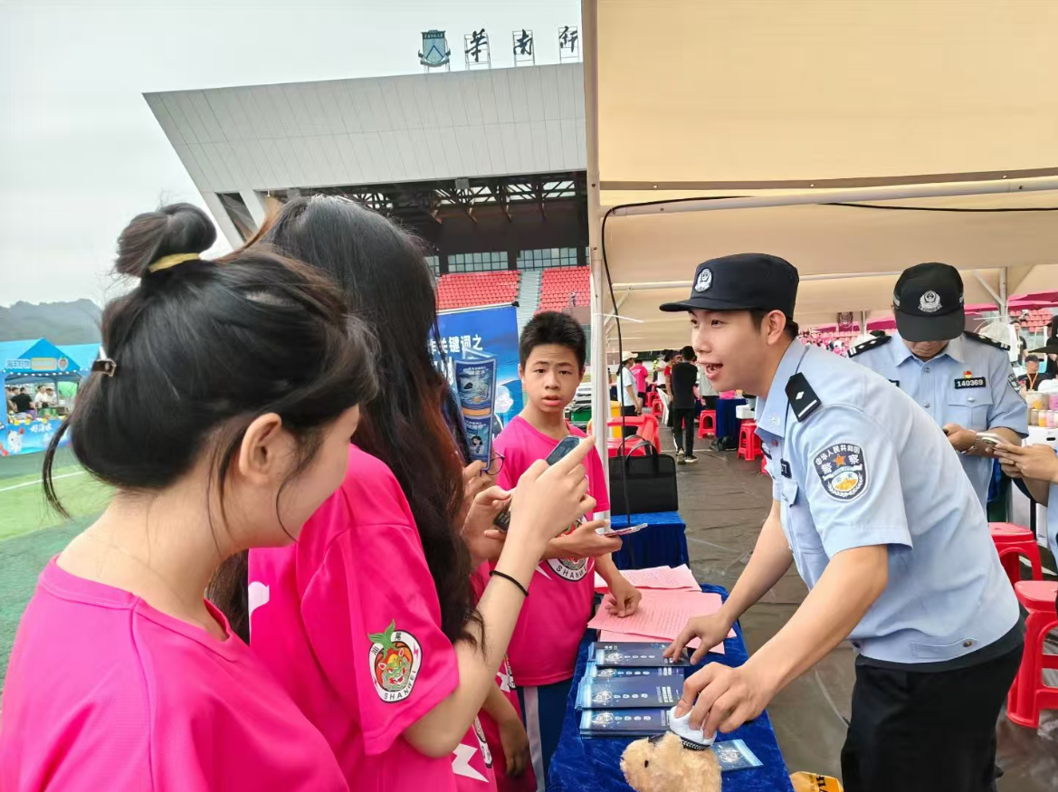 粤BA|赛场传反诈,温情护平安!汕尾城区公安反诈宣传走进粤BA赛场
